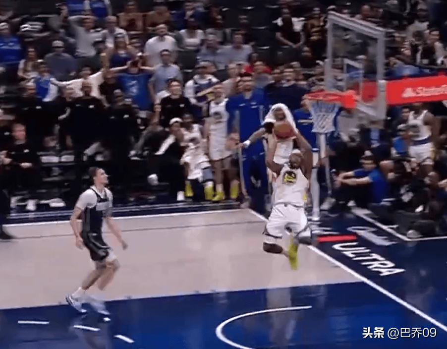 慎入！！！勇士加时胜独行侠却遭重创 穆迪左膝严重变形被担架抬离场揪心

3月24