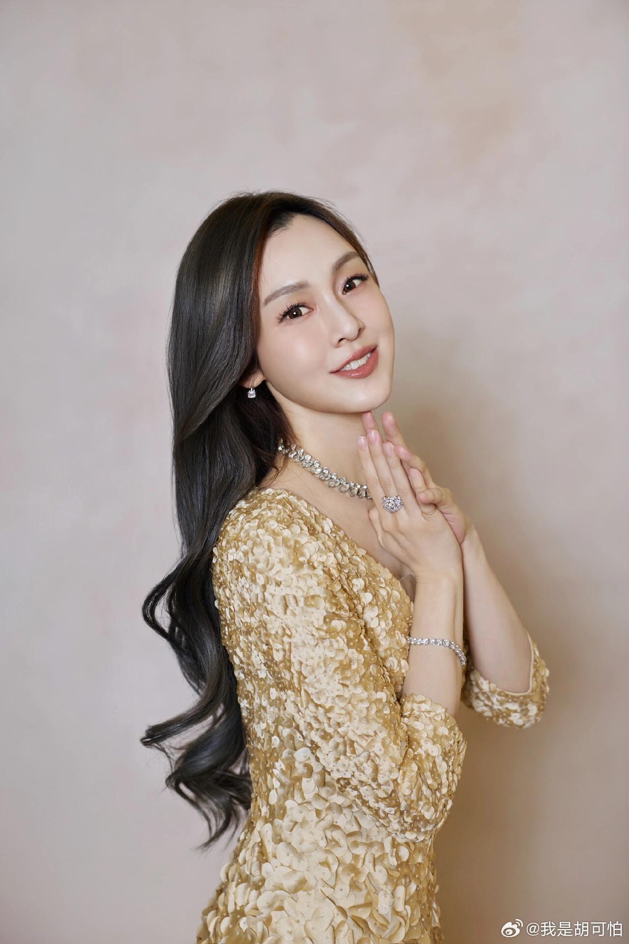 步入50岁的范玮琪，选择暌违五年后登上竞技性极强的女团舞台，本身就是一场充满勇气