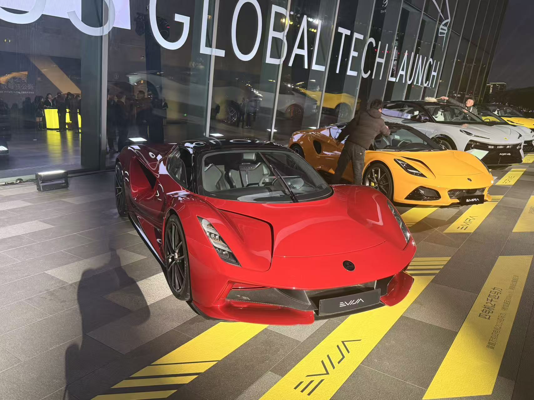 另一位小伙伴已经到莲花汽车  的发布会了来看看For Me怎么样