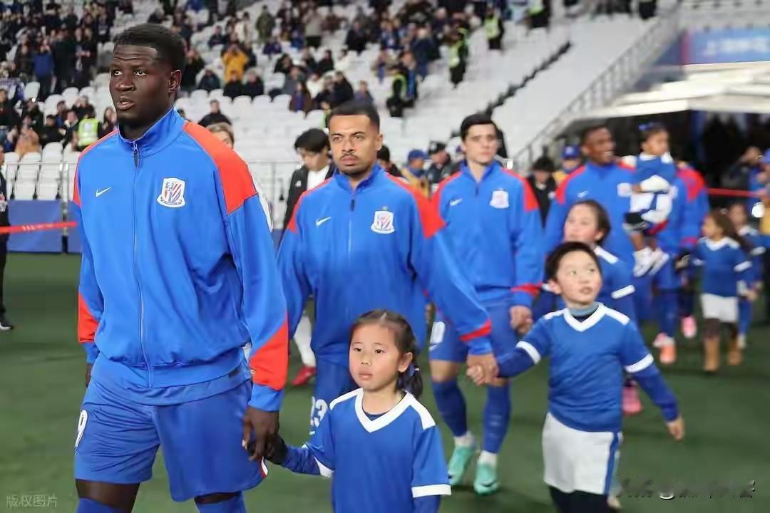 本赛季申花考虑不是能否争冠，而是如何磨平扣分痕迹！
近两个赛季，上海申花在俄罗斯