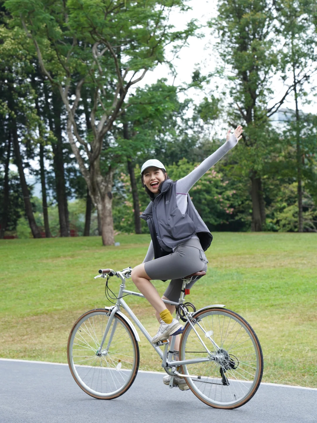 想不到比秋天骑车更幸福的事了🚲✨