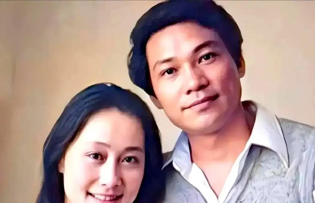 刷到黄梅莹金鑫的41年婚姻，真被暖到。

1983年拍《渴望》搭戏，第二年就扯证