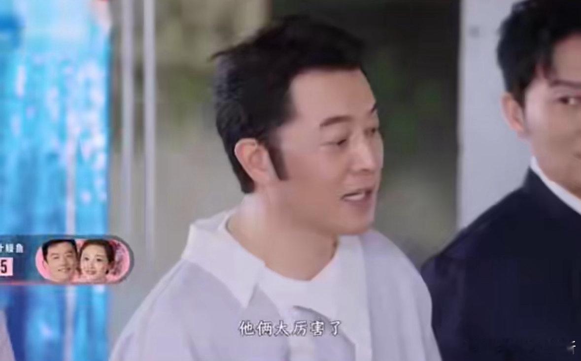 郑恺苗苗找到副业了奔跑吧郑恺苗苗第一个主动站上抓鳗鱼挑战环节，两个人全程沉稳淡定