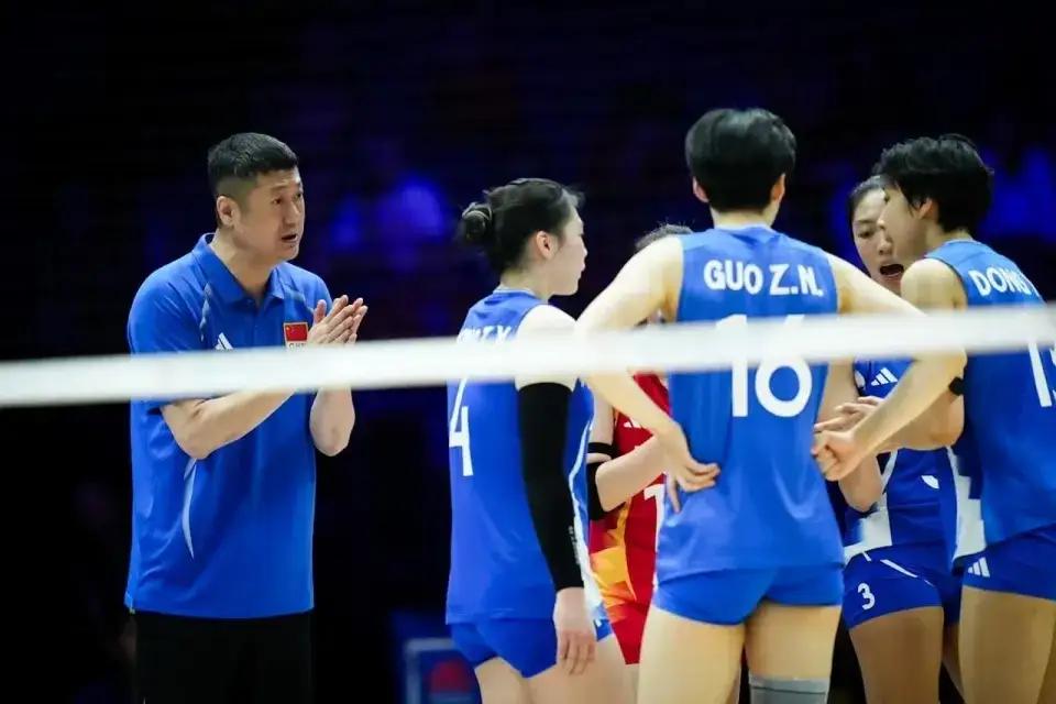 中国女排实力欠佳，输球不必怨天尤人！
北京时间6月3日晚，世界女排联赛南京站第一
