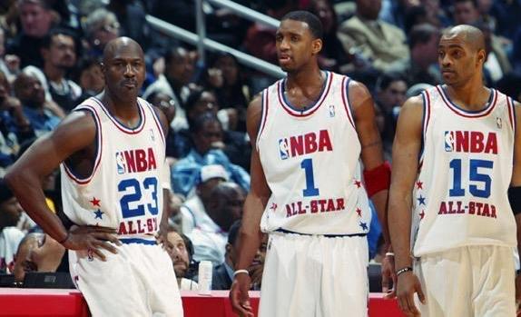 詹姆斯落选2026全明星首发，连续21次首发这一无人能企及的记录就此戛然而止。谁