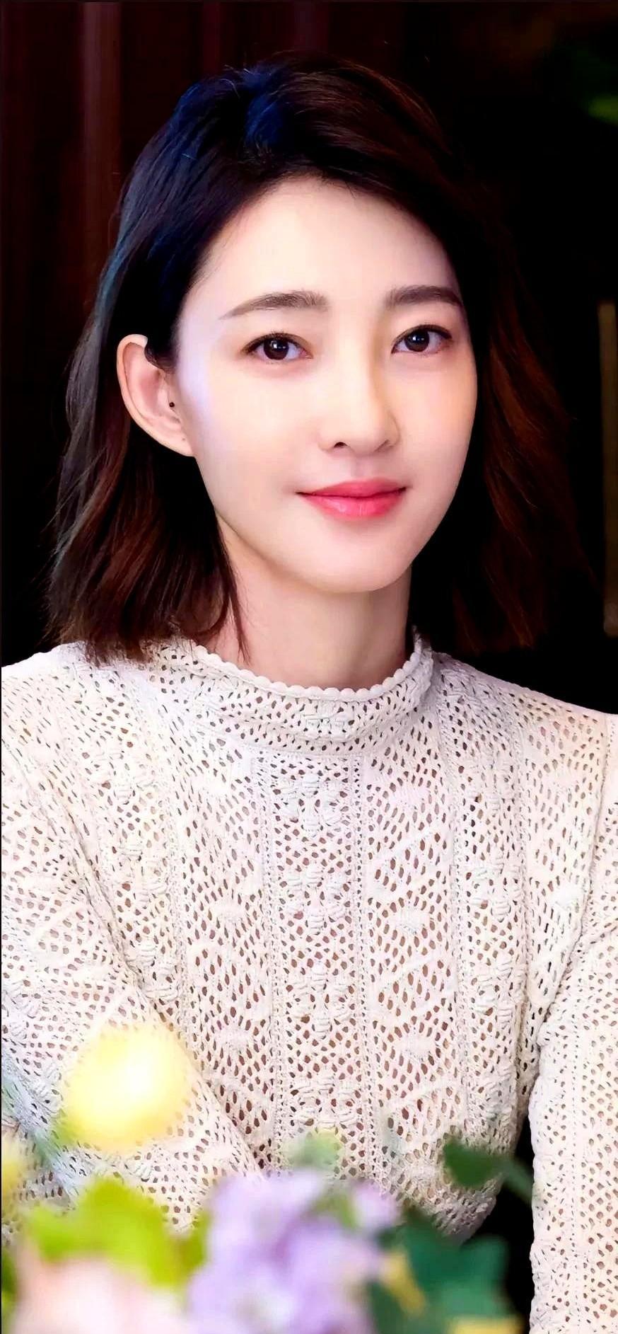 和于和伟搭档5次都没塌，王丽坤最终还是被前夫拖下了水，如今只能在短剧里挣扎求生。