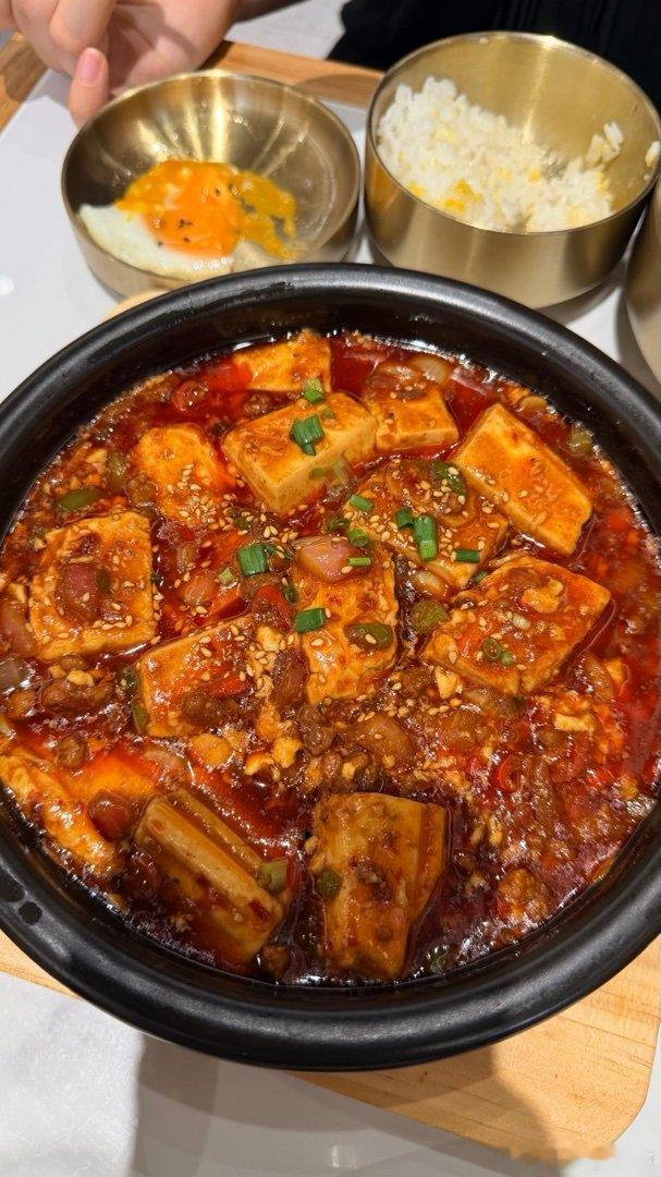 本来只是想随便找个小馆子，应付一下中饭，结果意外的很好吃，很合胃口。叫什么延边牛