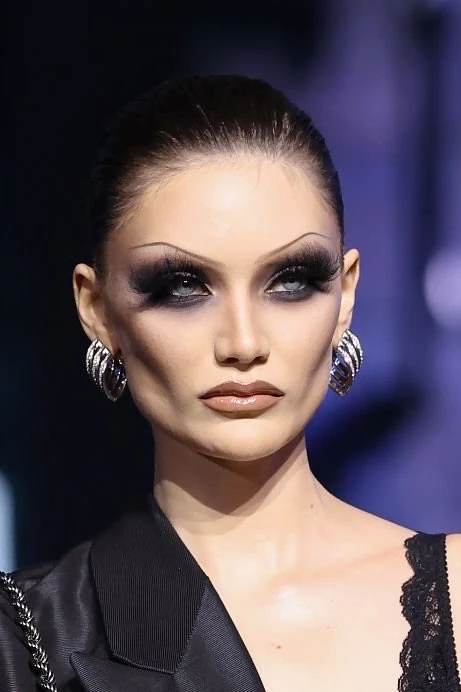 Sam Visser 为 ✨️Gucci✨️ 打造的秀场妆容 MAKE...