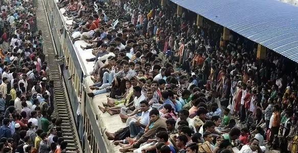 印度极有可能成为一颗”毁灭“世界的定时炸弹，要知道，印度人口看似15亿，但明眼人