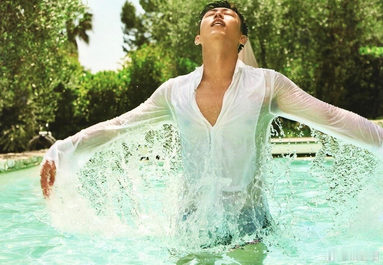 当明星在澡堂遇到粉丝潜水不好笑就露宿街头 以后明星出门是不是还得给澡堂子也安排保