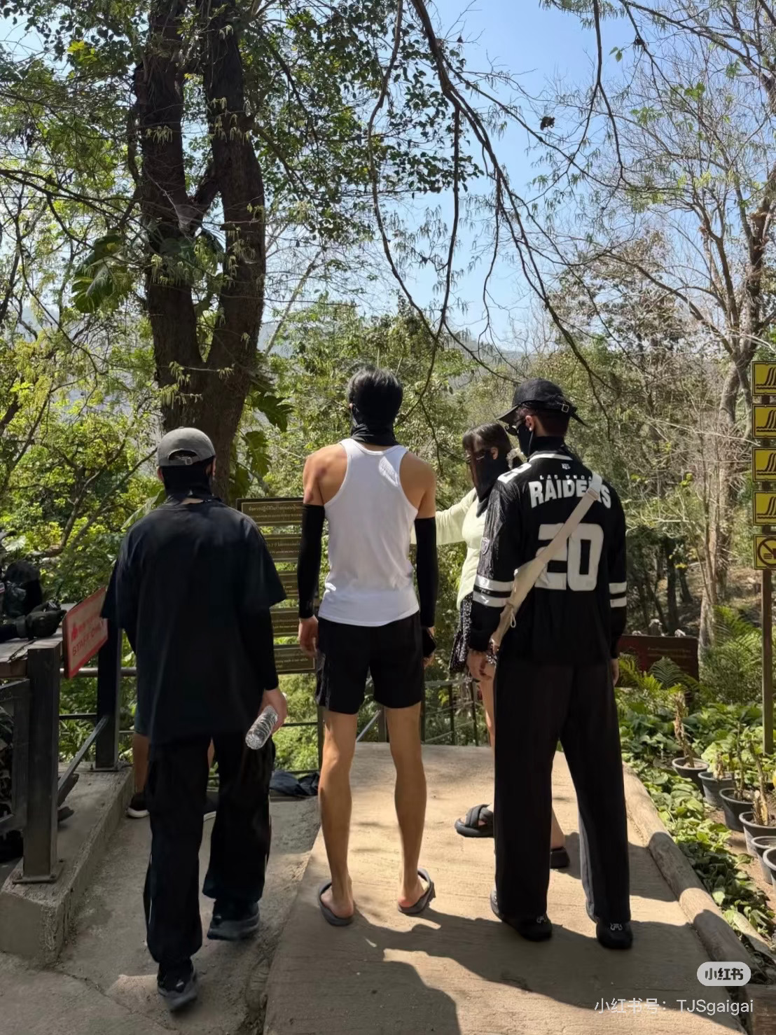 宋威龙这个身材比例🥵🥵宋威龙生图身材比例