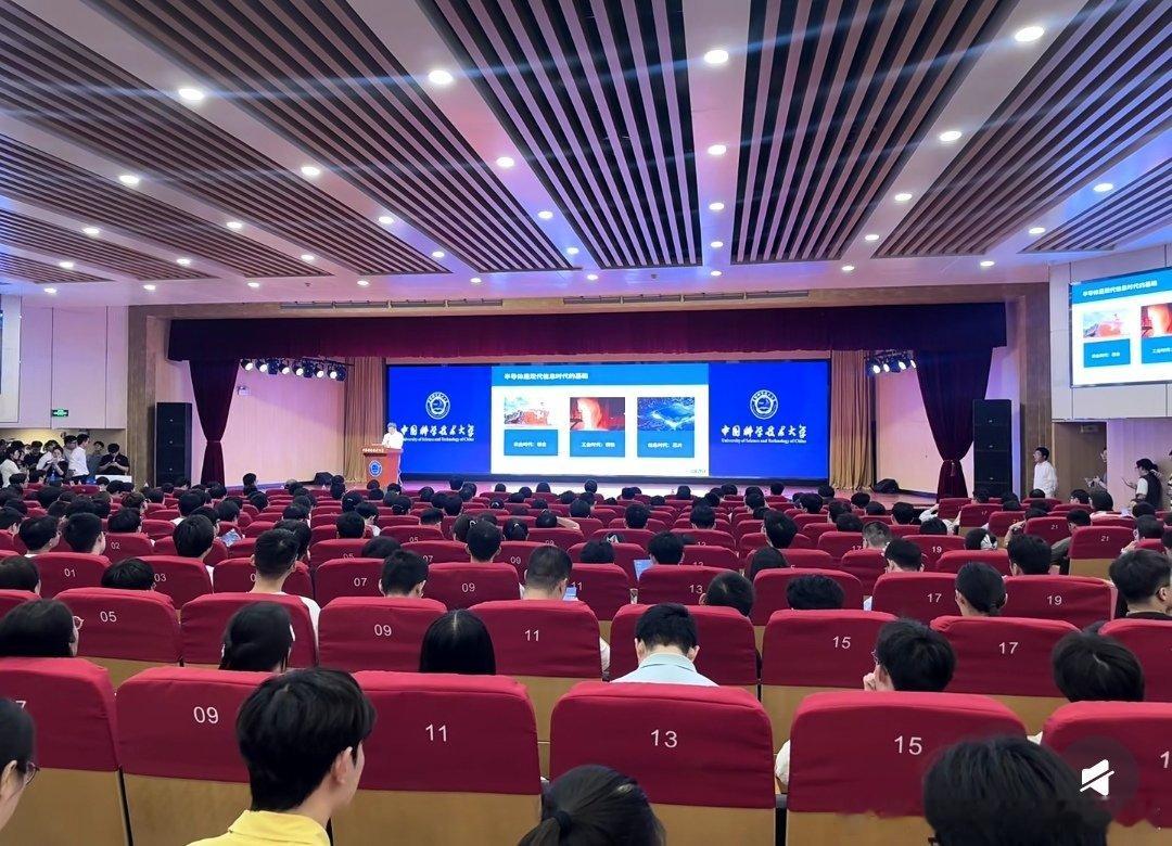 中国海力士 长鑫存储校招现场，水泄不通，还有学生被挤在门外看3-4年前，长鑫的o