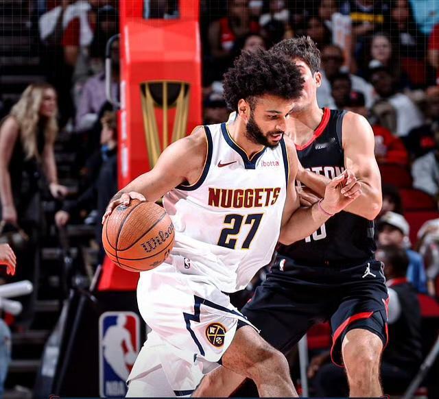 火箭憾负掘金；3人尽力了，3人太拉垮。
掘金VS火箭；西部第二和西部第三相遇了，