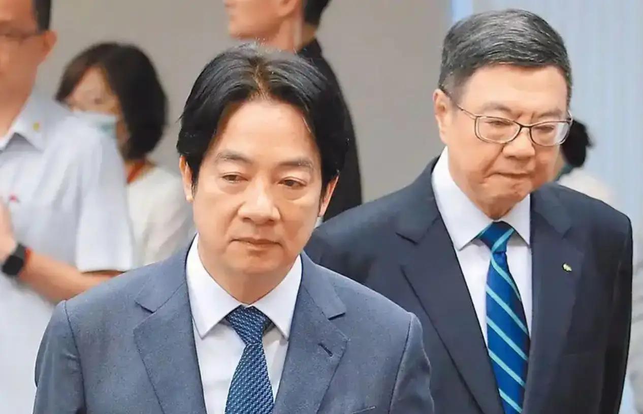 特朗普骗关税现在骗军购？

台湾冤大头又上当了

付了9000亿订金却收不到武器