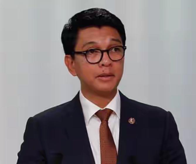 马达加斯加政府解散，咋回事？


马达加斯加总统解散政府，不是因为权力斗争，也不