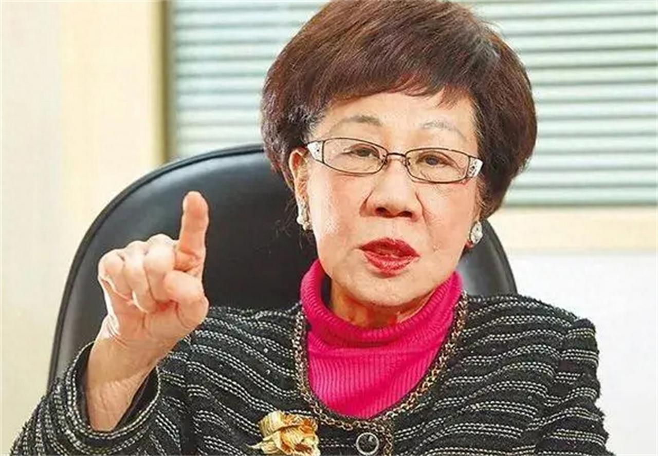 台湾“大选”倒数一周，不甘寂寞的“祖母绿”吕秀莲也跑出来发声了，不过，这次她对准