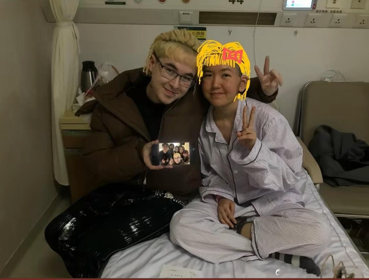 那奇沃夫看望抗癌女孩！那奇沃夫不仅给这位抗癌女孩加油打气，帮忙转发水滴筹，还去医