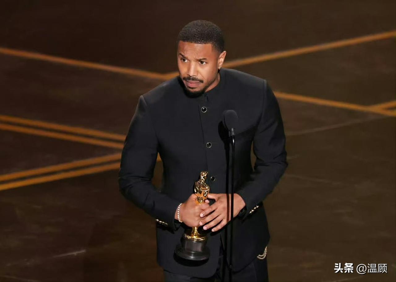 第98届奥斯卡金像奖颁奖典礼上，迈克尔·B·乔丹凭借在《罪人》中的精湛表演，毫无