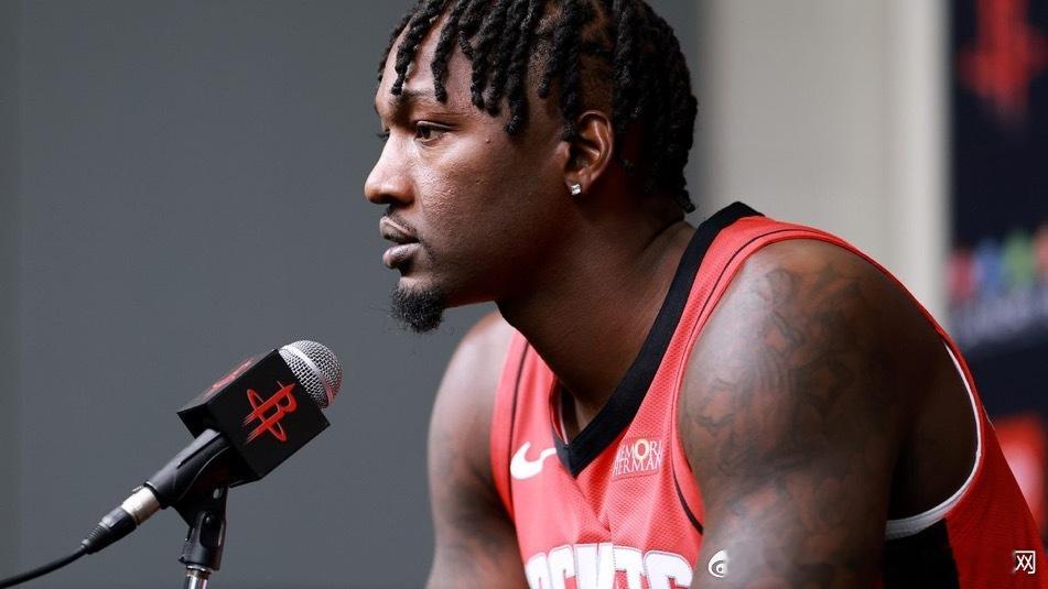 多里安·芬尼-史密斯（脚踝伤势）即将迎来火箭生涯首秀由于休赛期接受了脚踝手术，多