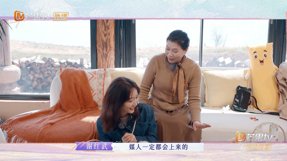 #王珞丹吐槽妈妈梳头发跟秃噜猪毛一样疼#  《是女儿是妈妈》王珞丹拒绝让妈妈给自