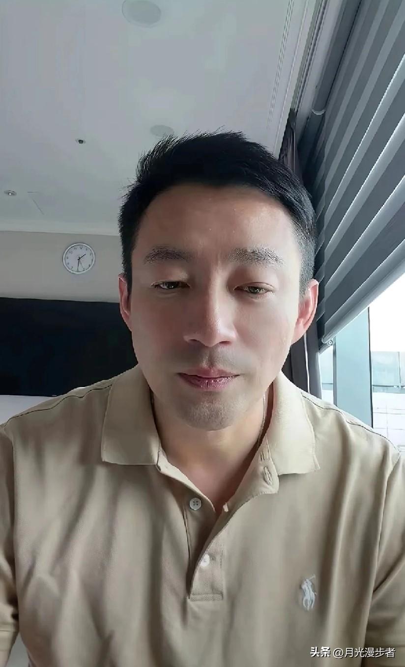 终于懂了，
汪小菲怼完亲妈就蔫的真相了！
 
汪小菲直播当众怼张兰，嫌她管太多、