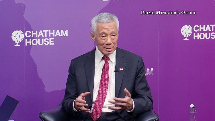 [太阳]新加坡风向又变了！当地时间10月27，新加坡的国务资政李显龙，在参加一个