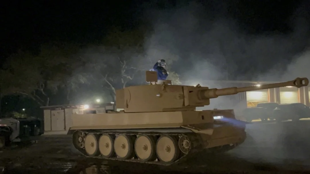 还记得拯救大兵瑞恩里这台虎式坦克道具车吗