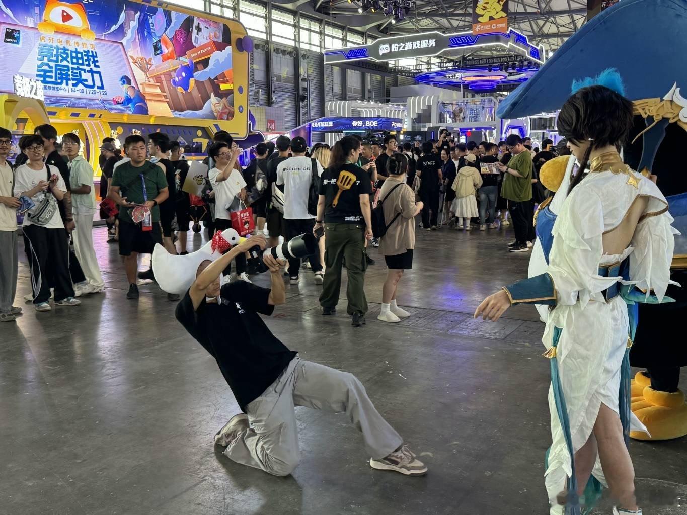 #鹅表示已老实求放过#看到这样的反馈也是觉得非常的搞笑，毕竟贴成吉利服可还行，工