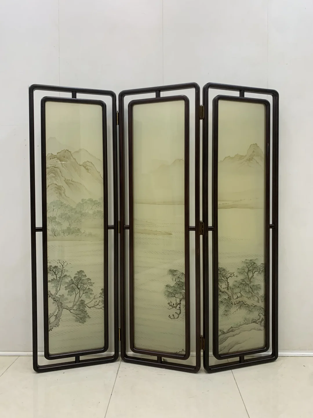 玻璃夹丝屏风：艺术与实用的完美结合