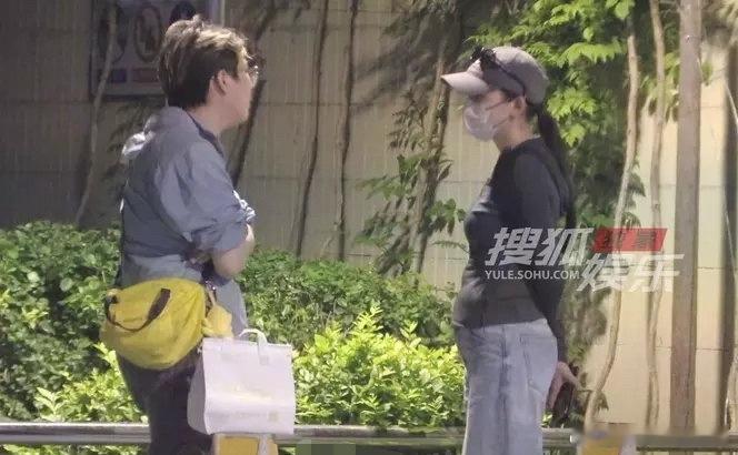 热依扎疑似怀孕女生有小肚子很正常呀，我放松下来肚子直接都是一个球。