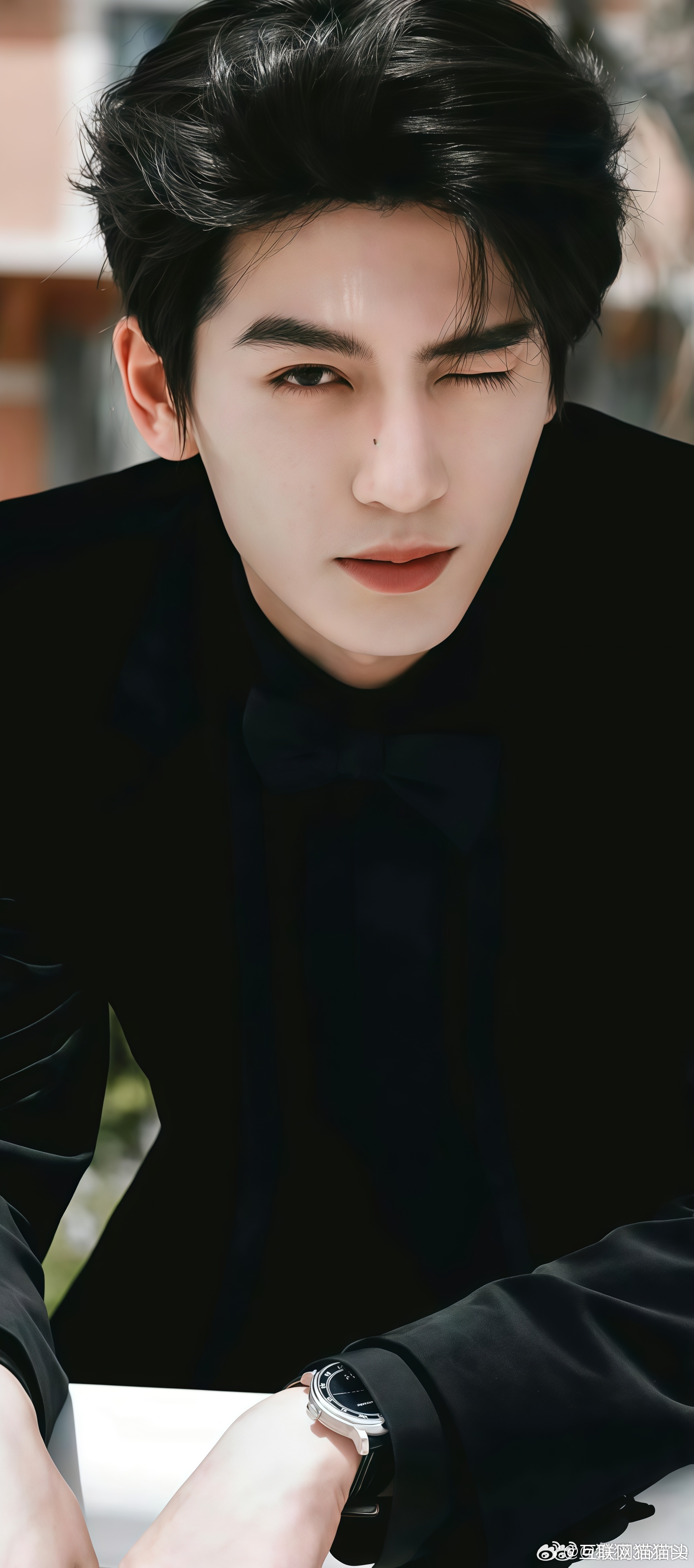 张凌赫官宣宝格丽 颜值与实力双在线的时尚标杆！自带“行走雕塑”气场，既能hold