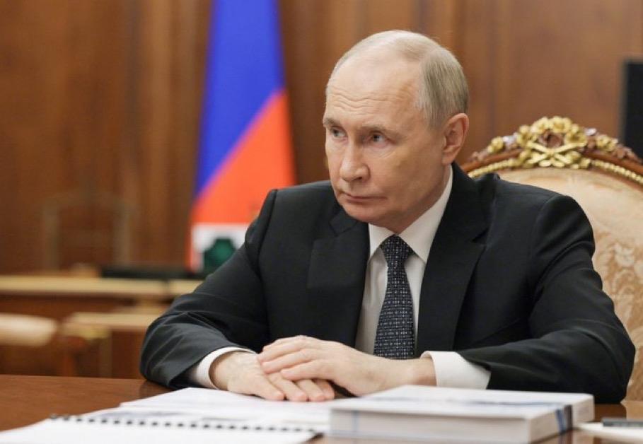 突发新闻：俄罗斯表示反对日本讨论获取核武器。
“我们的立场是明确的否定，”鲁坚科