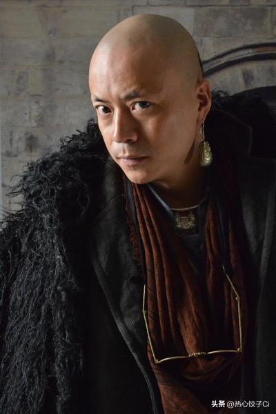 李亚鹏在囊谦遇到大学同学，他说，我在世俗中，还有一些工作，等我忙完了，我到时候找