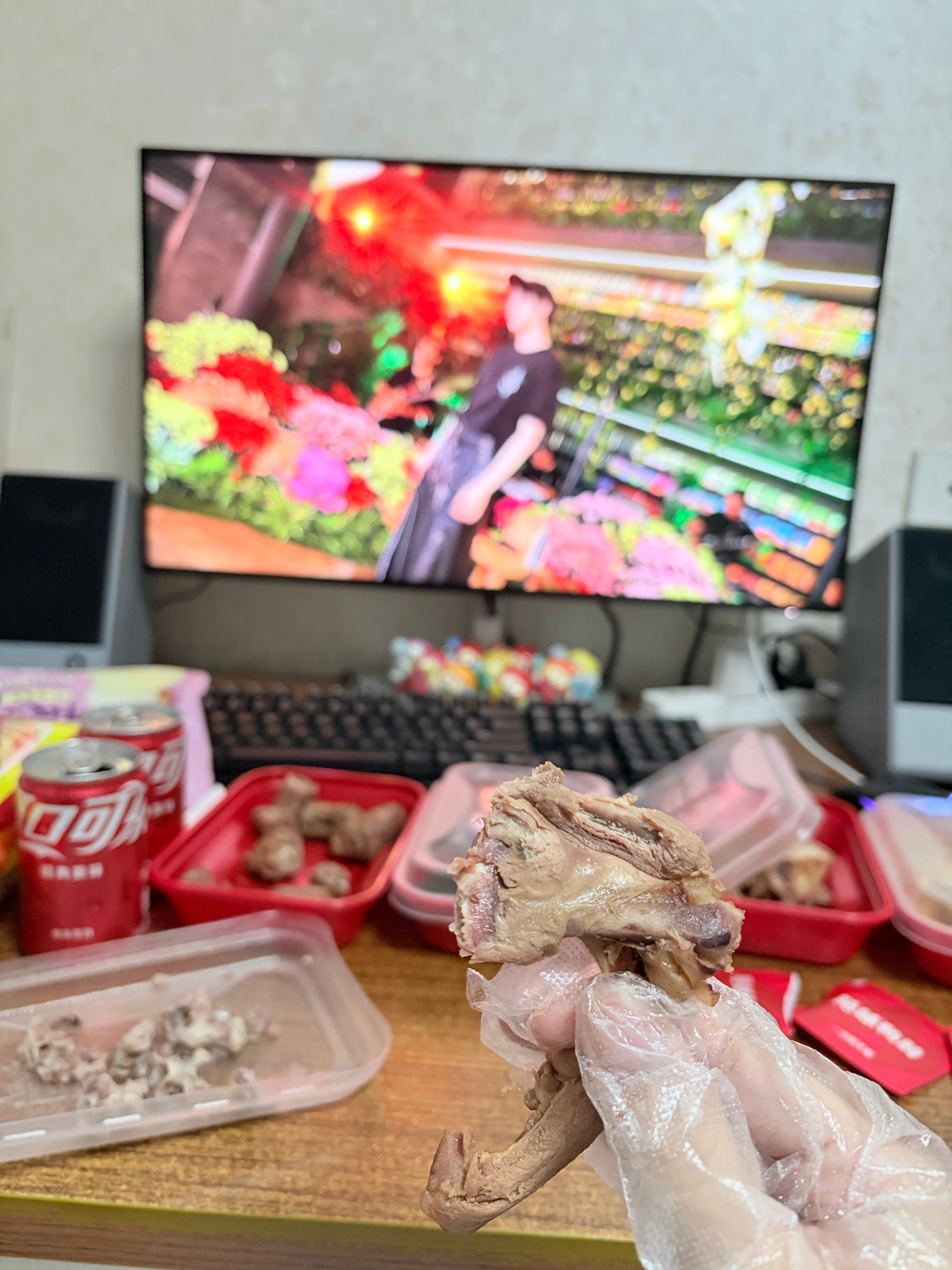昨天的鸭脖鸭架渴了我一晚上半夜起来喝水。太齁了。 