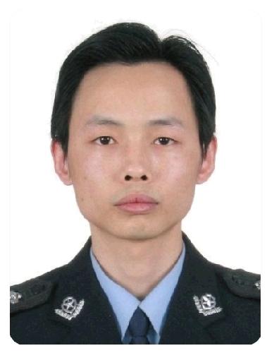 2009年2月20日晚上，重庆涪陵民警周鑫下班回家，撞上一个持刀歹徒刚刺伤了4个
