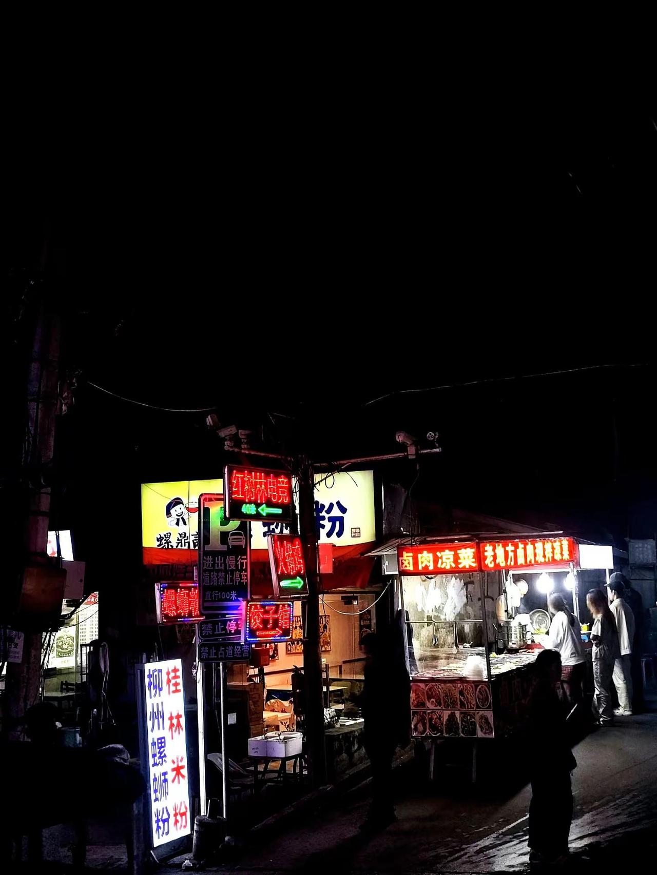 现在的生活就是这样平平淡淡没有什么惊喜也没有什么期待过一天是一天好像日子就是这样