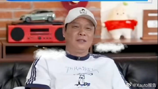 亚马尔每次进球都做同一个手势亚马尔进球后会比出交叉“304”专属手势，以此致敬家