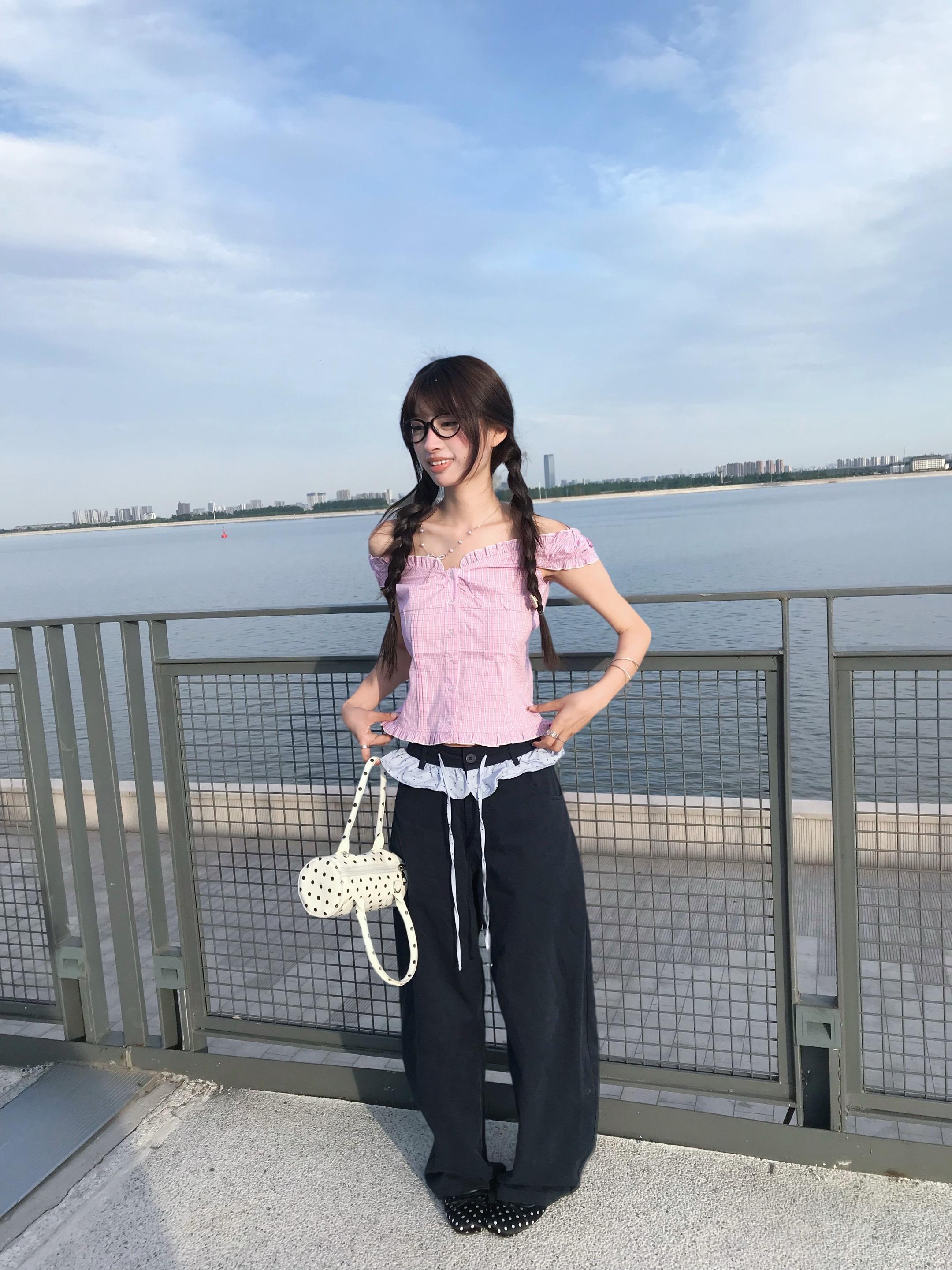 你总像初见时那样明媚。