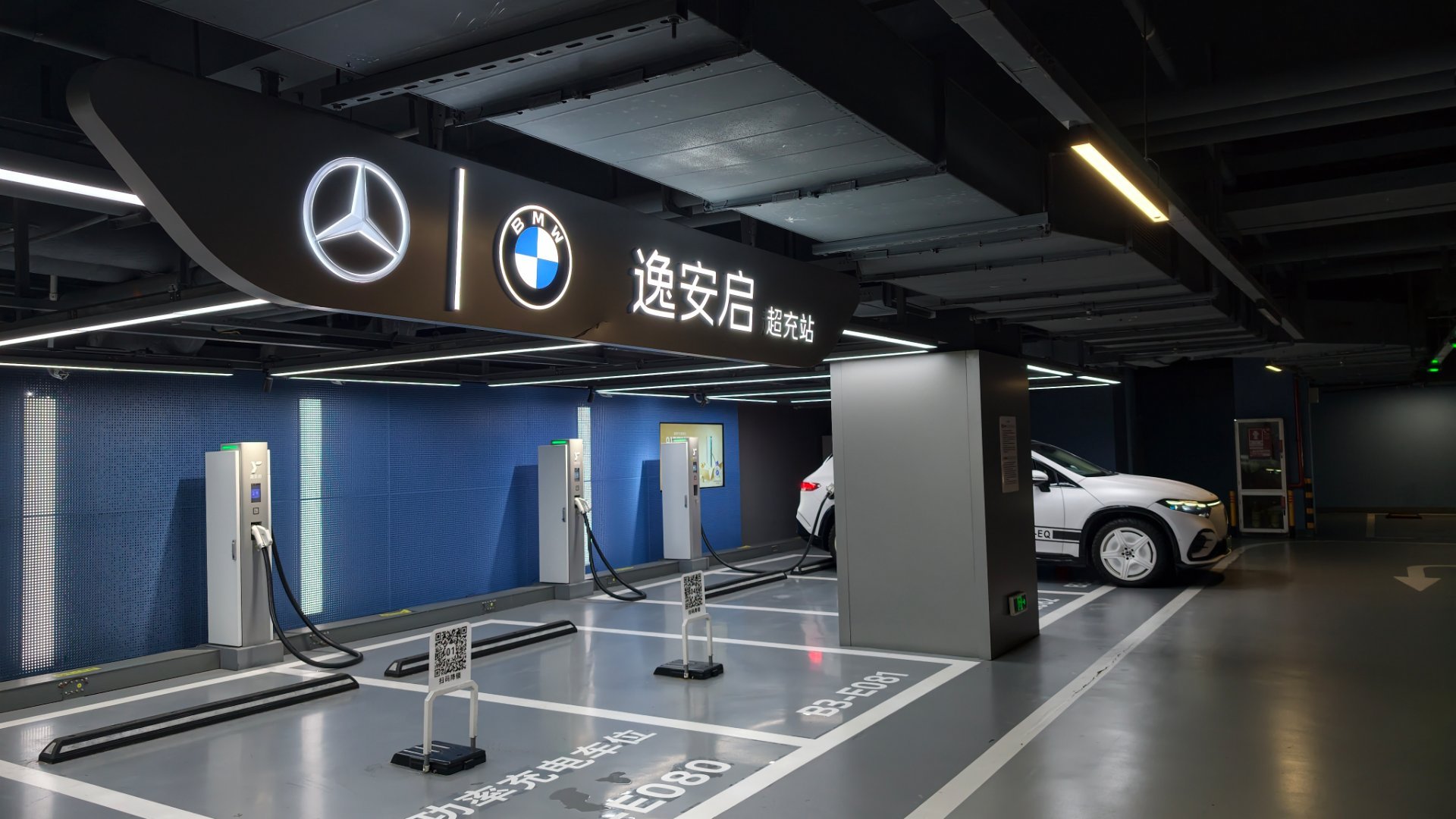 奔驰EQS少见吧？奔驰充电站少见吧？这二者结合是不是更少见大v聊车 深圳