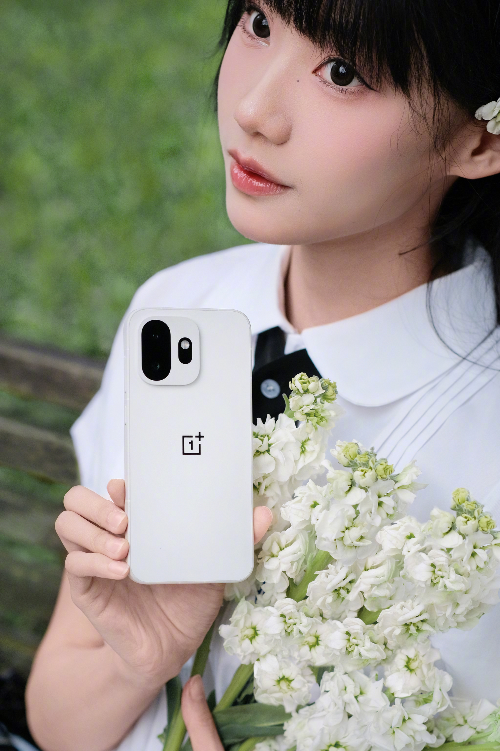 刚刚刷到了一加15T最新官图，这个简约的设计真的有给我一种很清爽的感觉，尤其是这