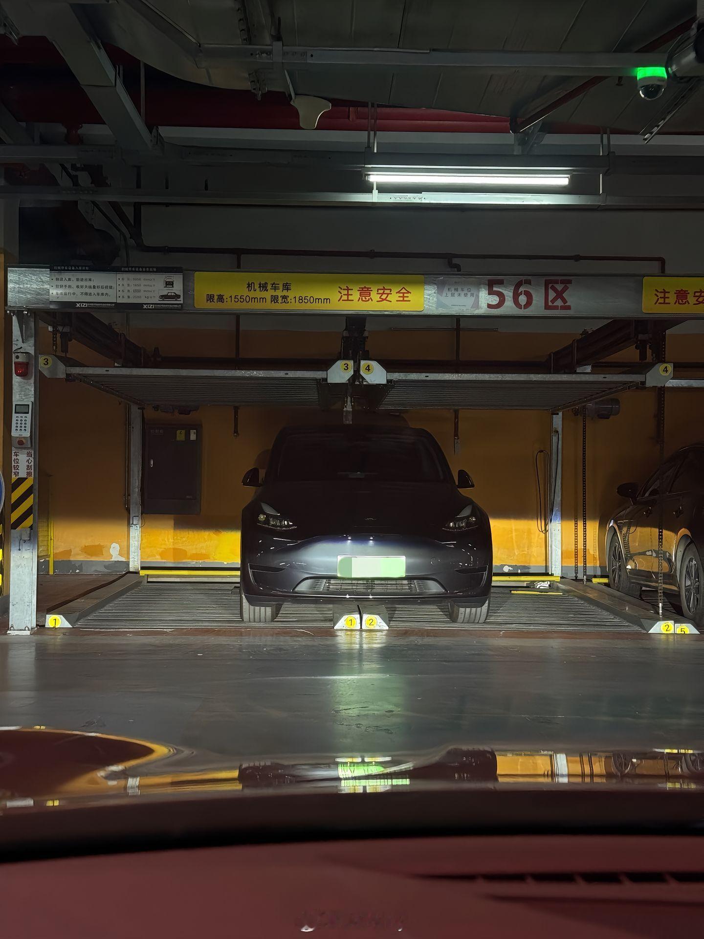 创造性地解决了立体车库不好停车的难题。Model Y特斯拉新能源汽车
