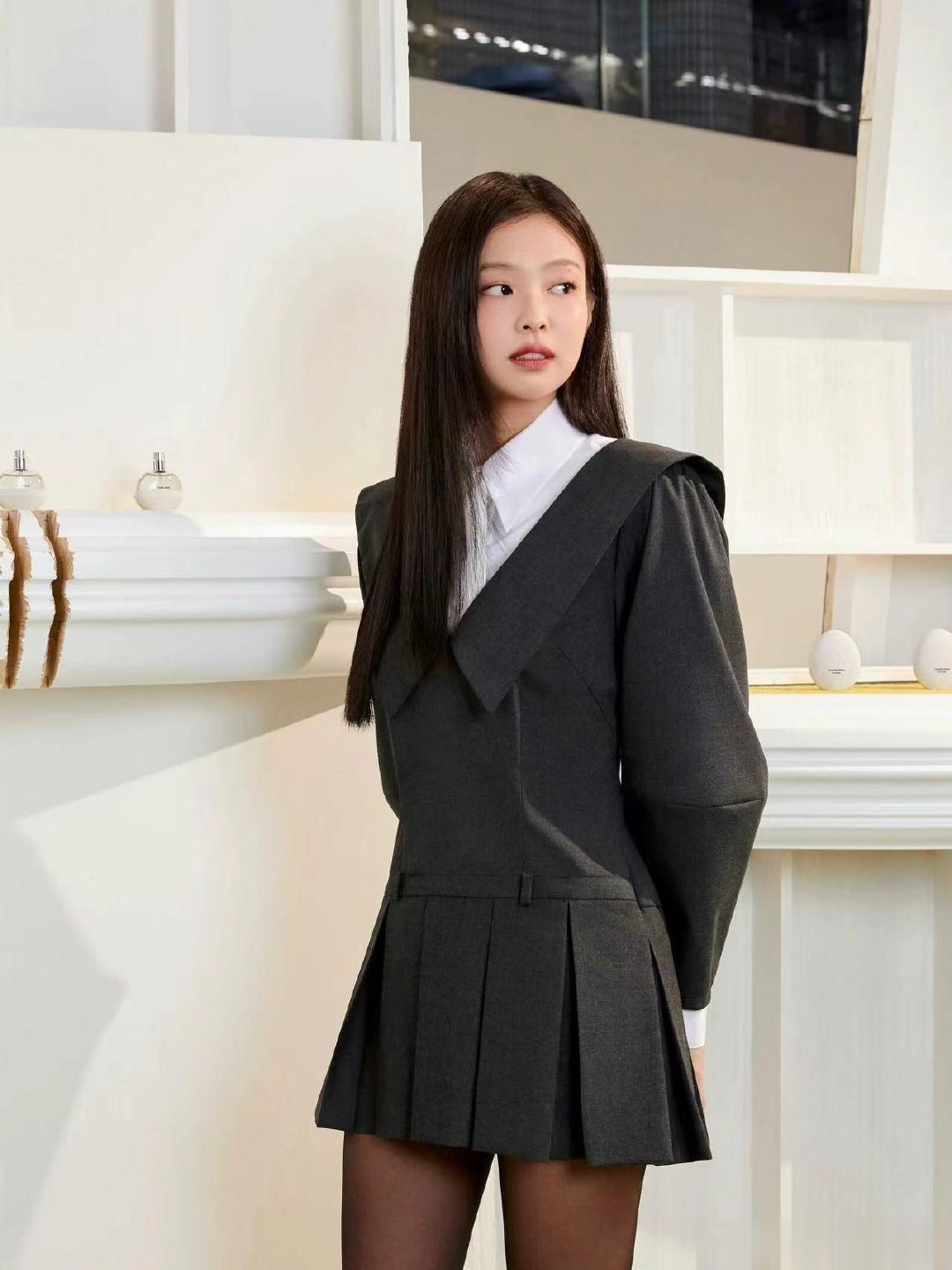 #Jennie首尔快闪活动造型##Jennie半身裙# 不得不说，Jennie首