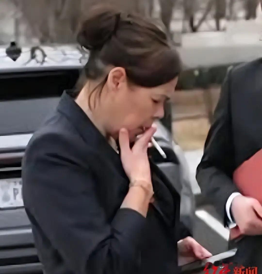 白宫门外吞云吐雾 格陵兰女外长哽咽诉压力顶不住
 
格陵兰女外长维维安会谈后白宫