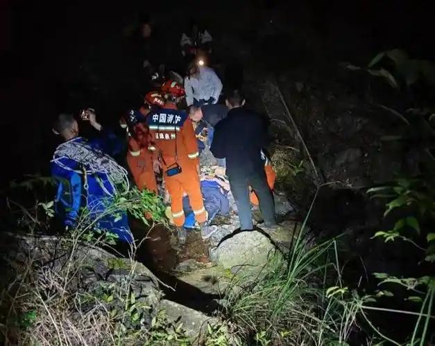 近日，温岭市一名中年男子离家出走，进入深山后服用安眠药，并向母亲发送诀别信息，情