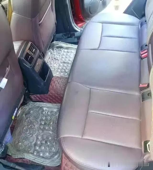 太烧脑！男女网恋奔现，车内拥吻，女子还2次自愿为其进行口部亲密行为，不料当男的去