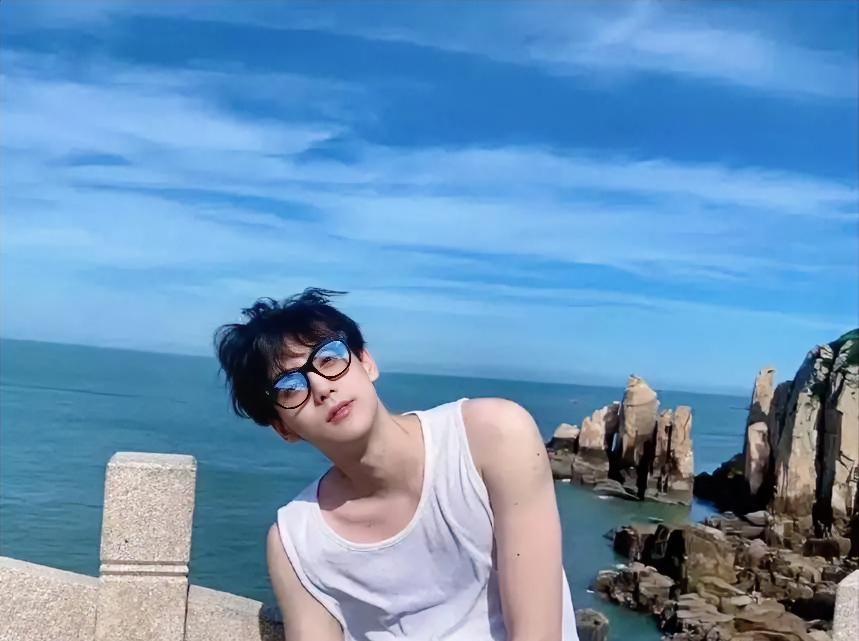 真绝了！粉丝天天用的头像，居然是田栩宁前女友拍的？😱

前阵子粉丝还在开心晒偶