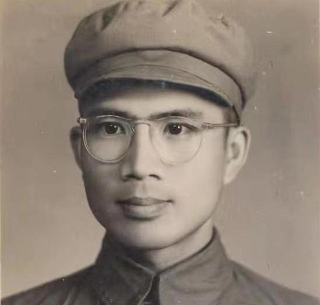 1951年，志愿军张典文擅自朝美军帐篷开了一炮，连长大怒，正要处罚他时，团长紧急