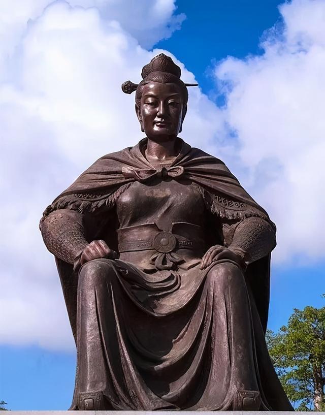 她坐镇东南五十年，人称圣母，被周总理誉为巾帼英雄第一人

咱说的这位厉害人物，不