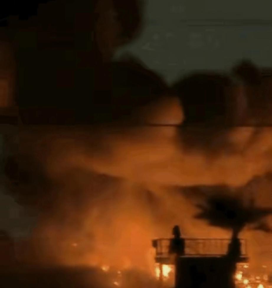 伊拉克民兵真玩了一把现实版“乌巢断粮”，美军基地被烧了个火光冲天！
 
3月21