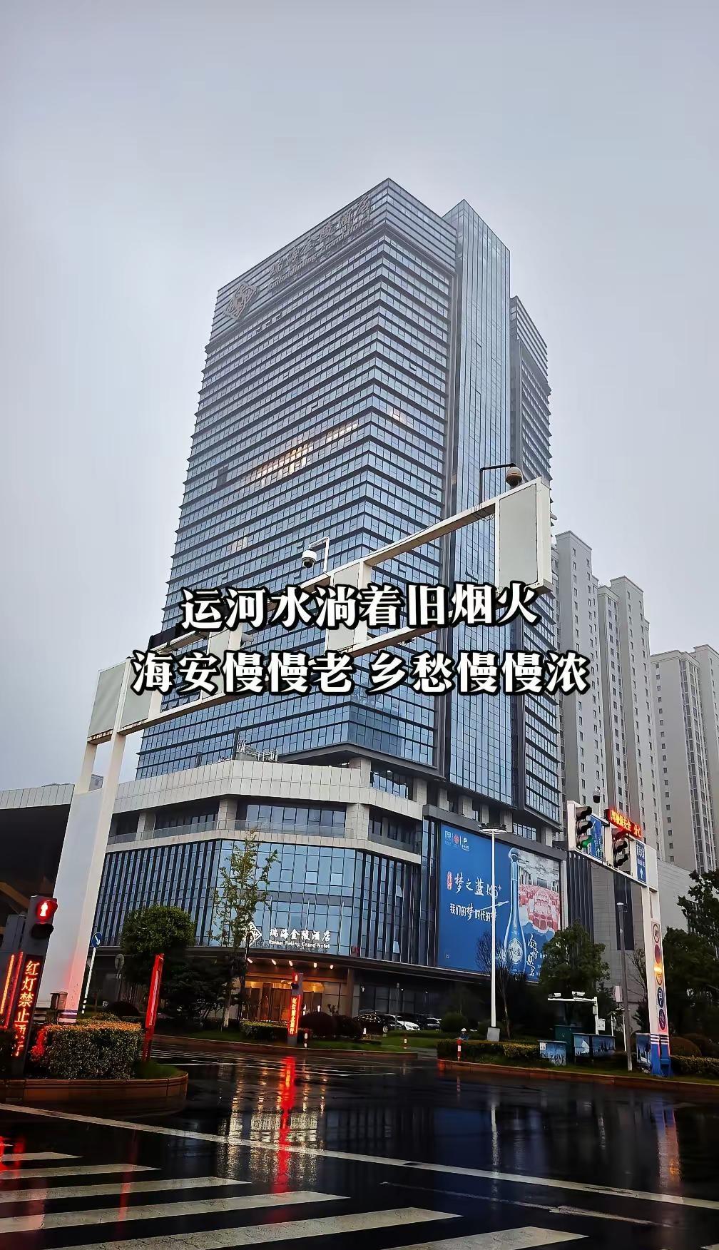 海安确实是一座带着时光沉淀感、正在慢慢“变老”的城市，这种“老”既体现在深度老龄